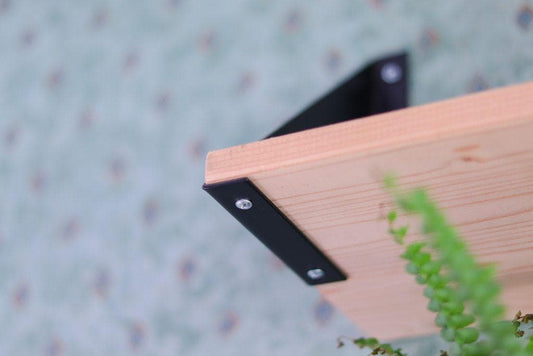 Modern steel shelf bracket, side profile